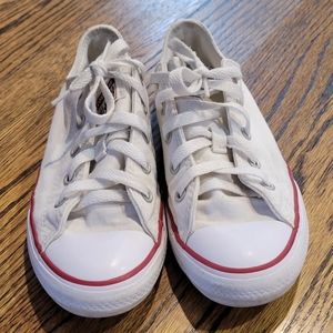 Girls size 2 white Converse Chuck Taylor Classic